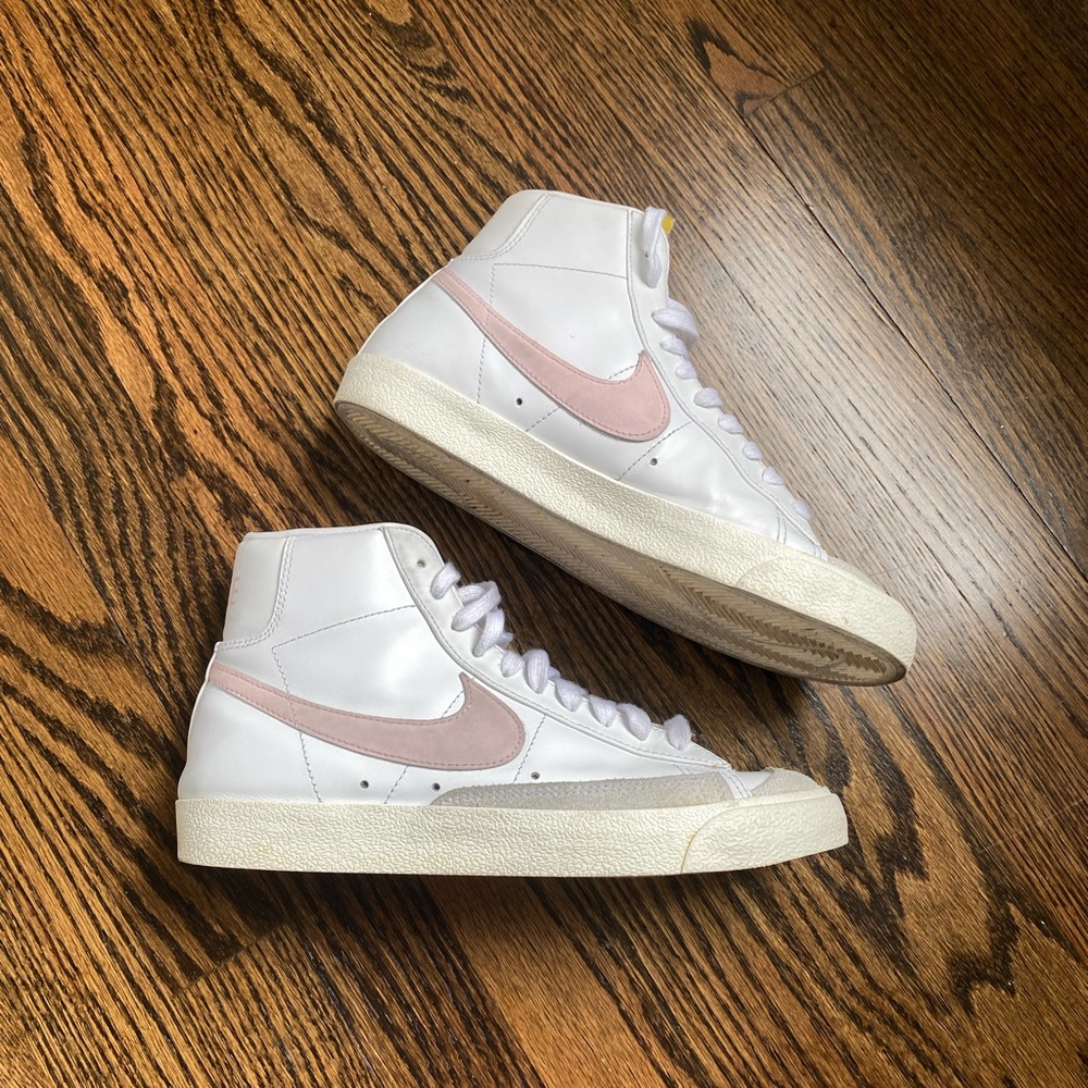 Nike Blazer’s Mid 77’ Vintage ‘Pink Foam’ Women’s 9 or Men’s 6.5